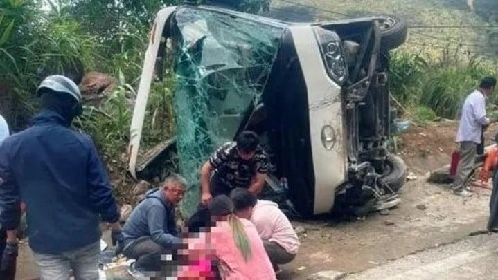 越南載21名中國遊客旅巴翻側 最少4死 多人受傷 8人重傷