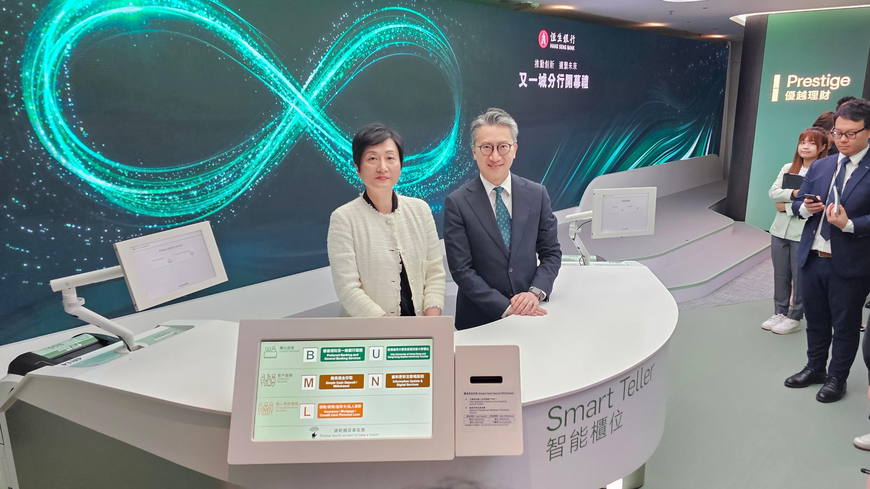 未來銀行丨恒生全新又一城分行引進智能櫃位 免排隊應付日常服務 施穎茵：糅合人性化與數碼科技 體現未來銀行應有面貌 