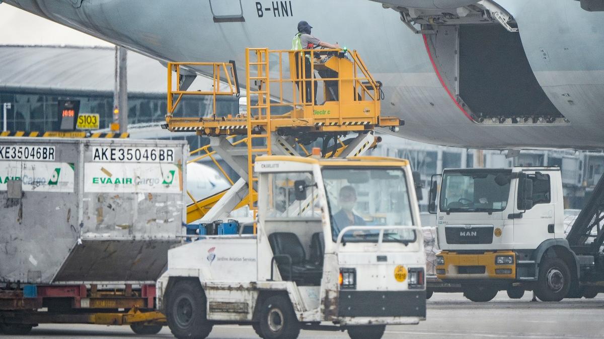 政府容許航空業就10個工種申請輸入外勞，名額6,300個。(資料圖片／李睿哲攝)