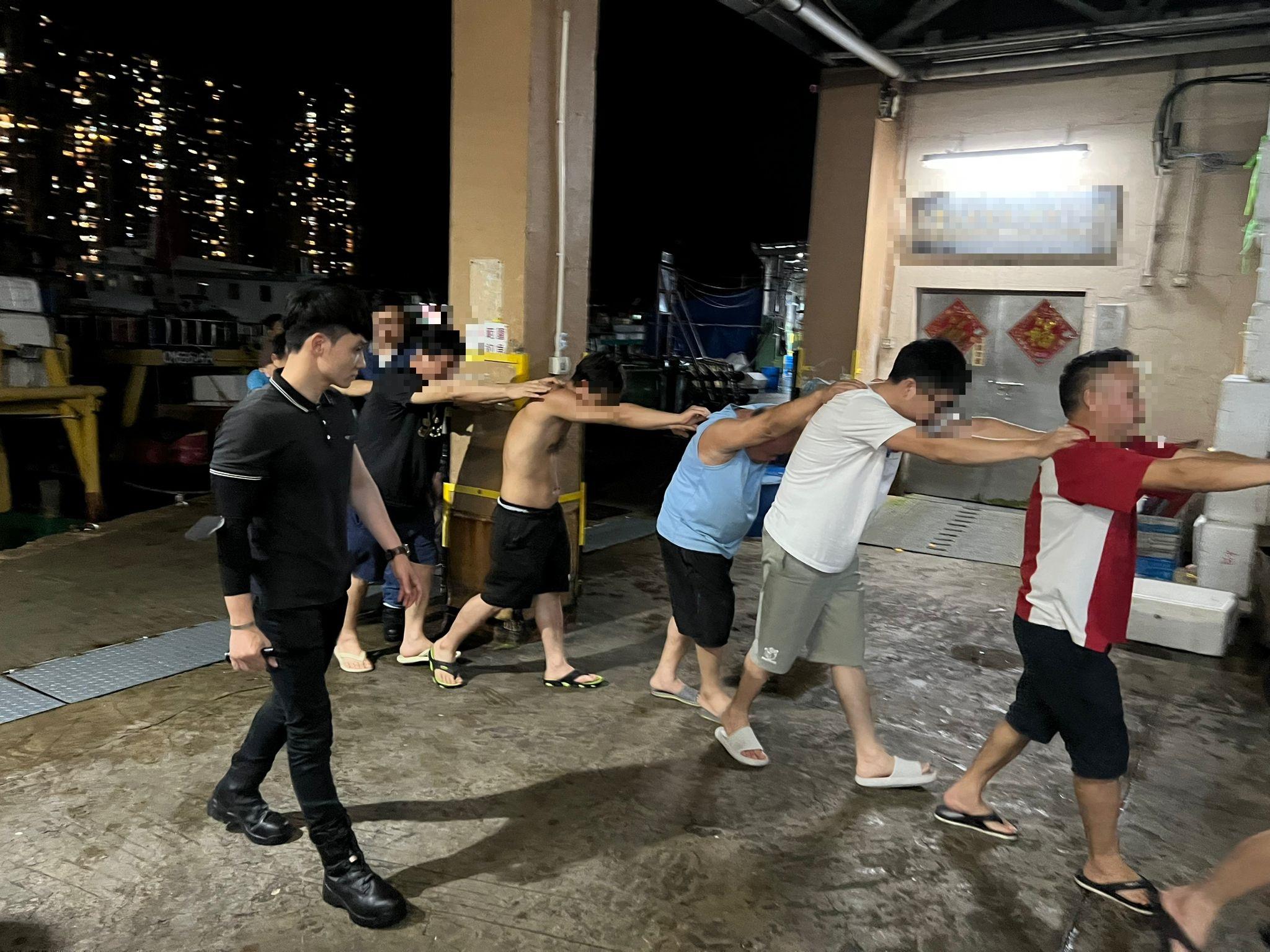 雷霆2023｜反黑組搜香港仔漁船　搗非法賭檔拘18人