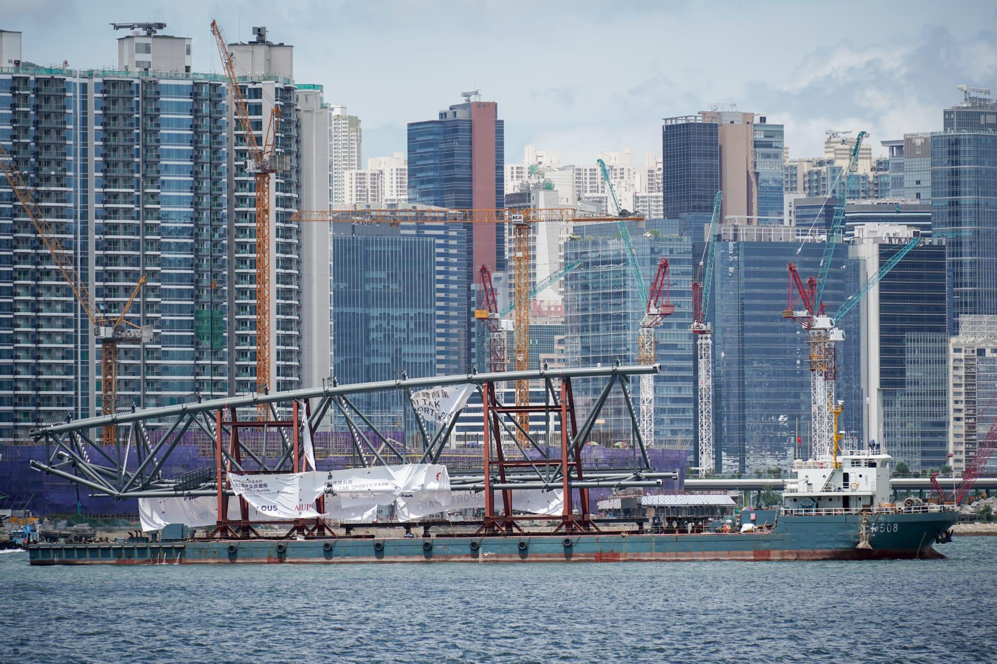 啟德體育園鋼構件全部運抵香港  預計分階段於2024年底前竣工 (李睿哲攝)