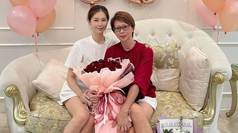 楊秀惠賀母親60大壽 楊媽媽獲讚凍齡有方