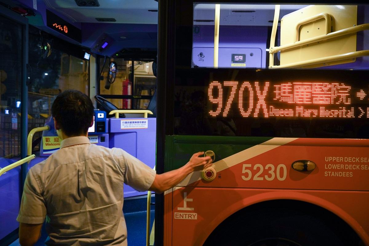 運輸署專責小組至今共巡查專營巴士、小巴、渡輪航線等逾700個班次。(資料圖片／李睿哲攝)