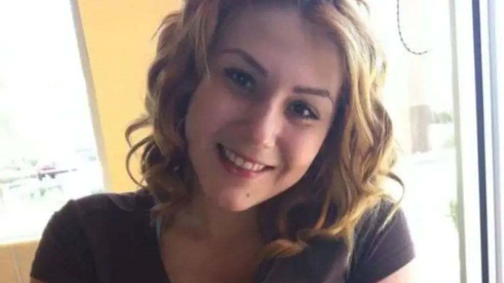 27歲美女露宿者 中午睡在公園草叢 慘遭鏟草機活生生輾碎死無全屍 遺9歲女兒