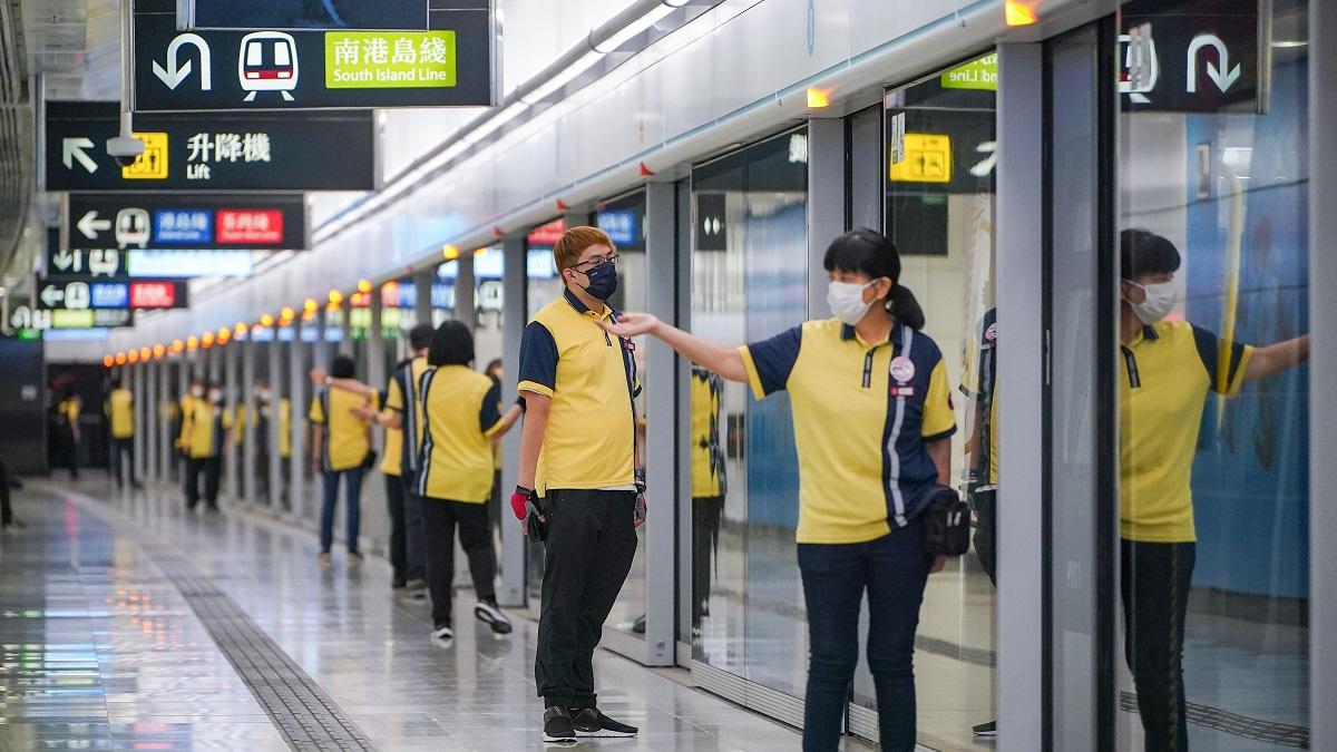 港鐵宣布非經理級員工加薪2.05%至6.15%，並發放「酌情特別獎金」。(資料圖片／李睿哲攝)