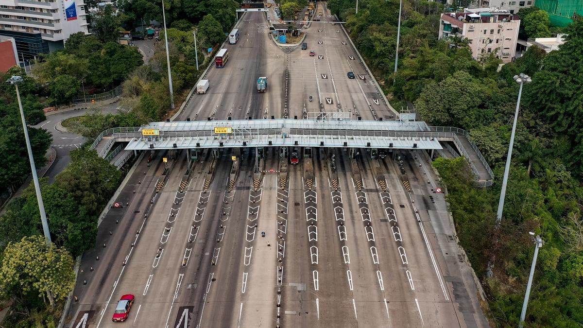 香港仔隧道收費廣場在改用「易通行」後會拆卸。(資料圖片)