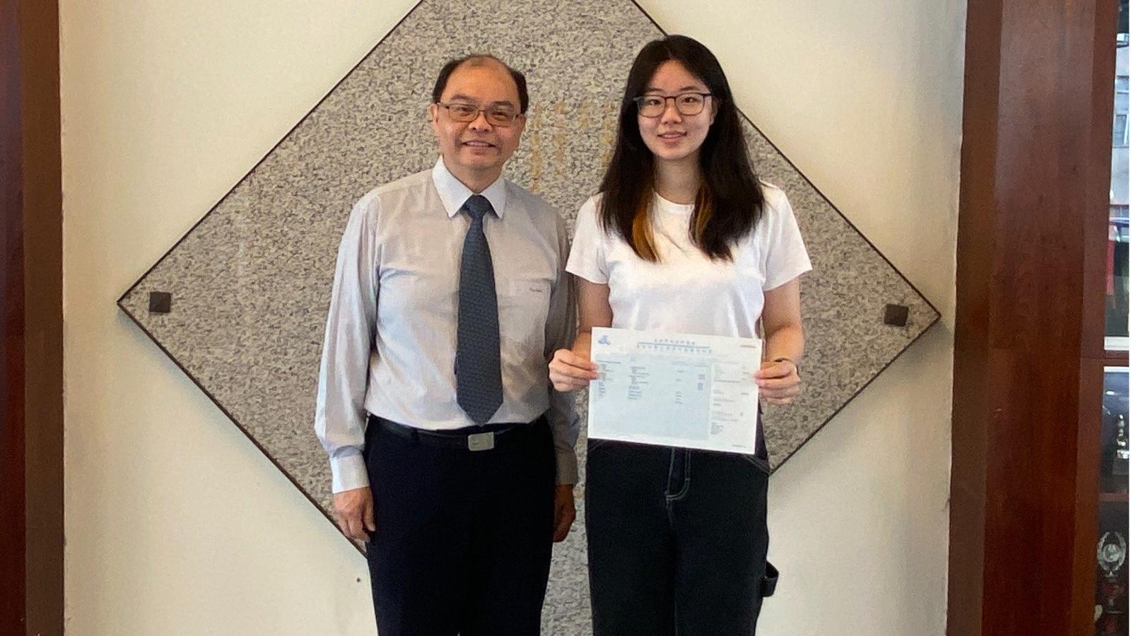 DSE放榜2023｜紡織學會美國商會胡漢輝中學新來港學生考獲五科30分 立志成為出色老師回饋社會