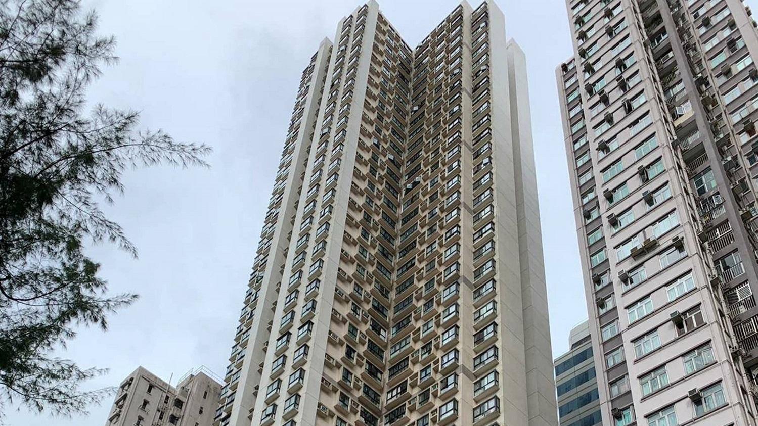 單幢樓堅城中心一伙中層套三房海景單位，獲外交家庭客以3.5萬元承租，呎租60元，創屋苑近3年呎租新高。