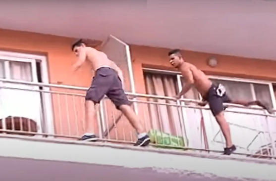 爬露台去隔離房 露台飛身跳落泳池 英4遊客被罰近150萬元