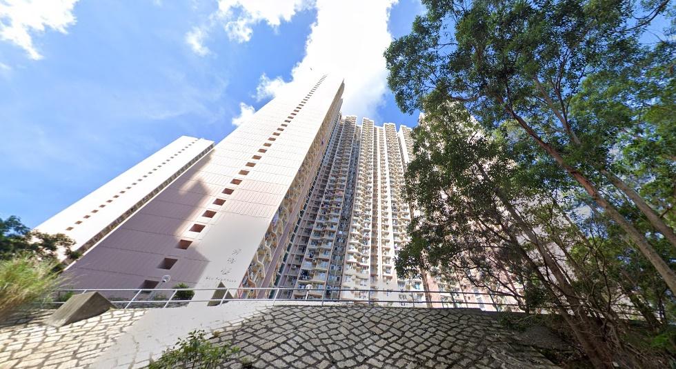 秀茂坪邨夫婦疑金錢問題起爭執，69歲躁夫涉淋火水燒雜物被捕。(Google Map)