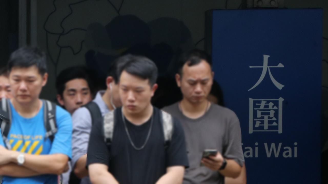 港鐵大圍站男子墮軌獲救，無受傷清醒送院。(資料圖片)