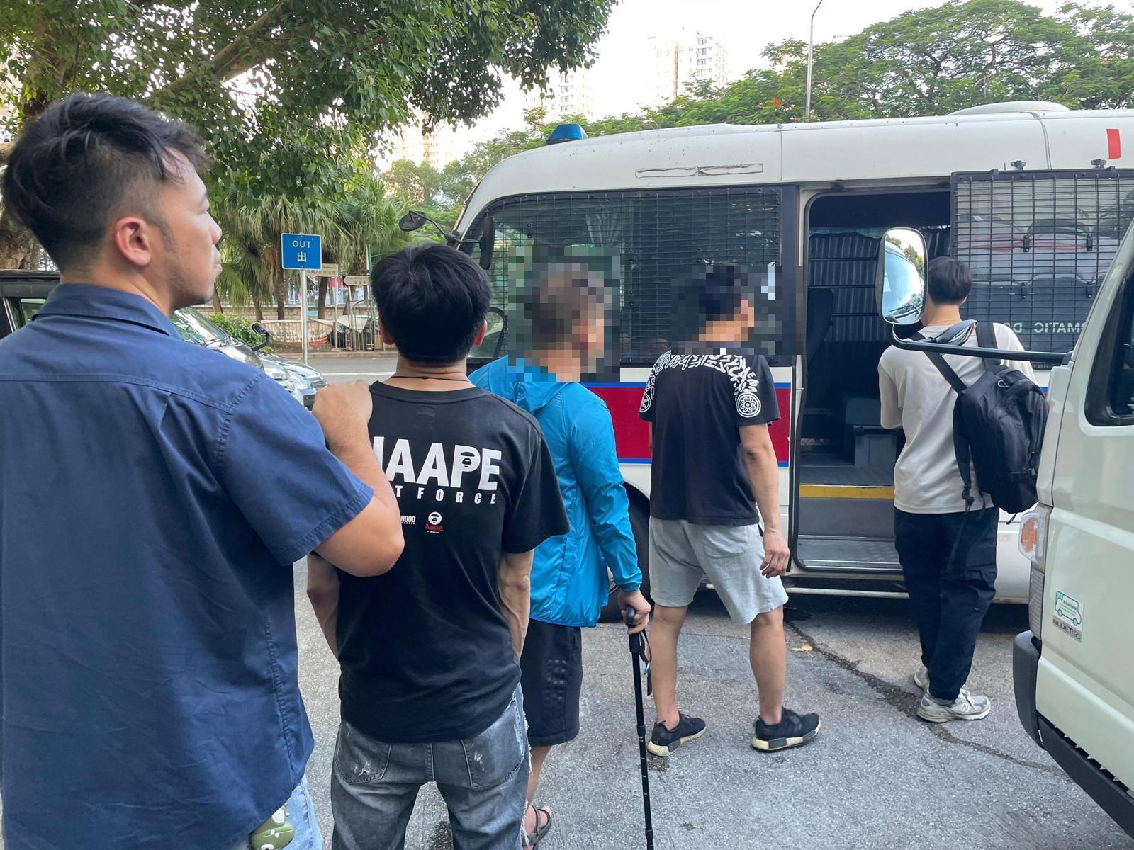 雷霆2023｜反黑組搗釣魚機賭檔及武器庫　大埔拘4男檢武士刀長劍及賭款