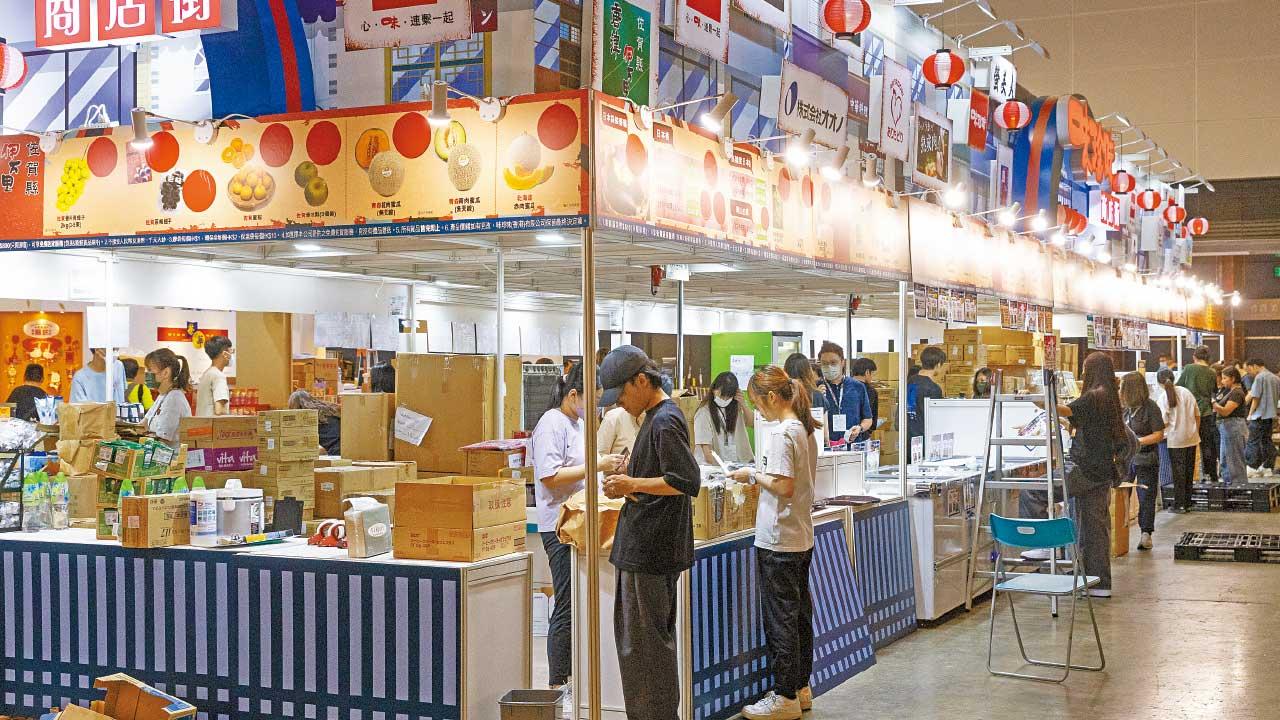 美食博覽 電腦通訊節 搶食暑假檔期尾胡 推一蚊鮑 佛跳牆 雪燕搶客 料生意增達兩成