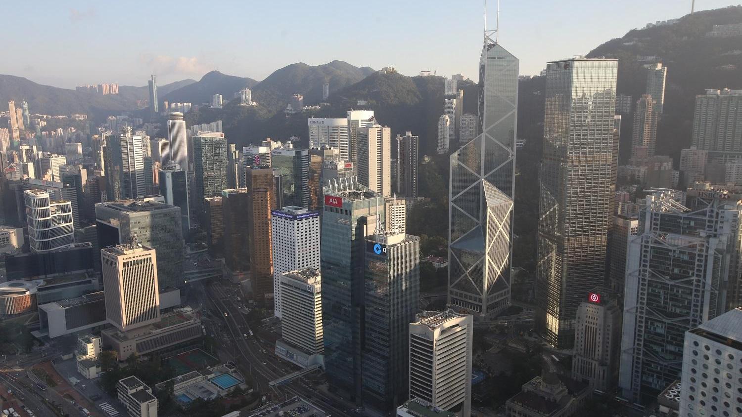 仲量聯行最新報告指，本港整體甲級寫字樓租賃市場7月底空置率按月微升0.2個百分點，租金亦按月跌0.6%。(資料圖片)