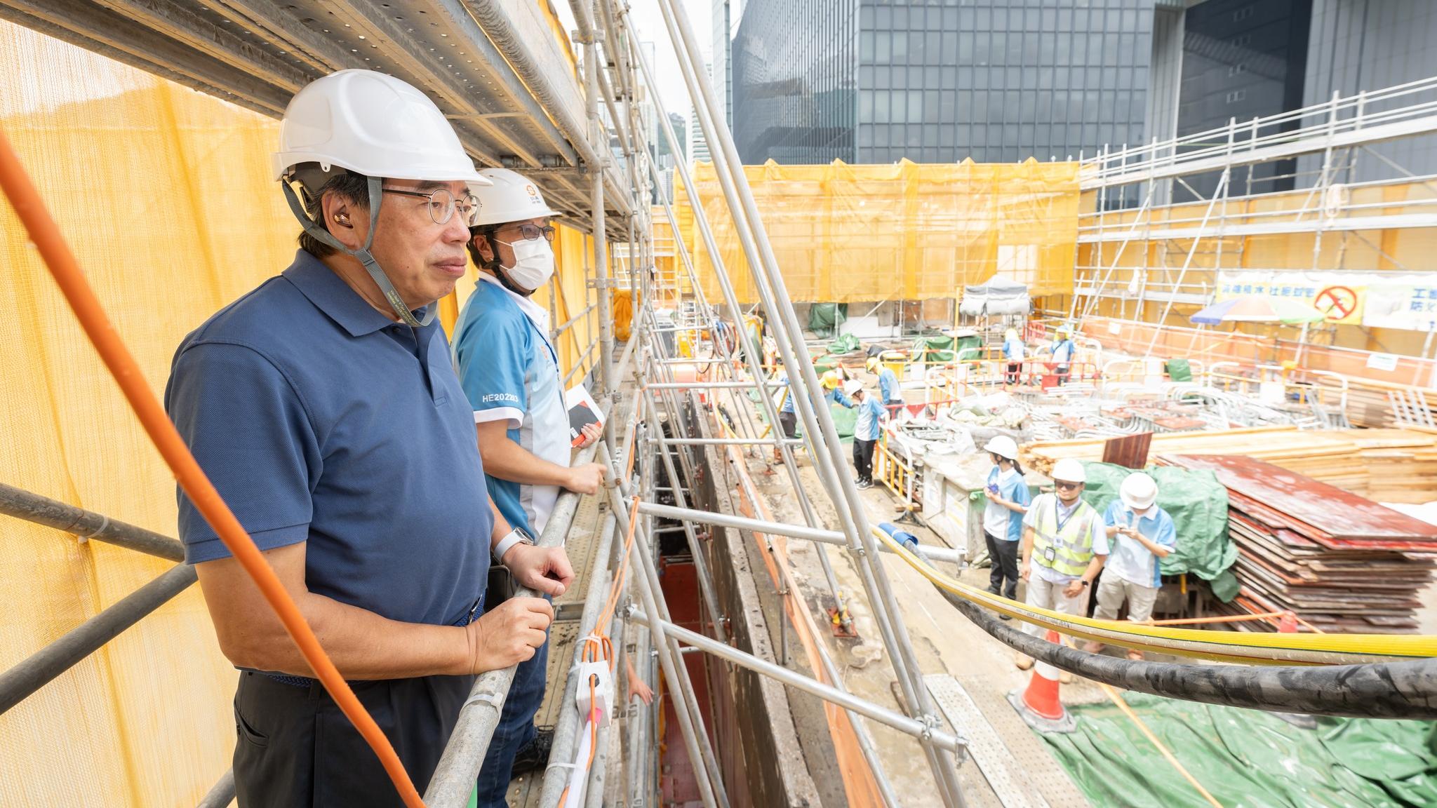 立法會擴建工地「曝光」　工程進度落後(梁君彥Facebook圖片)