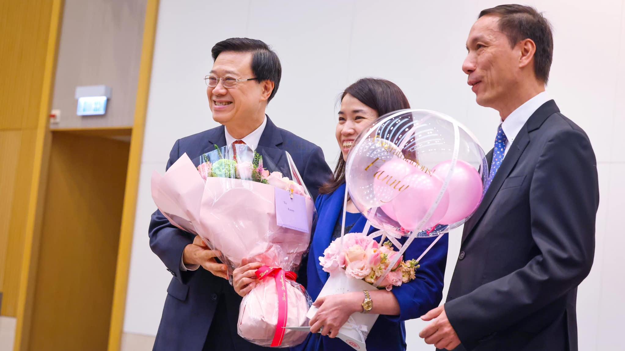 Ray Online｜李家超祝賀特首辦「超級秘書」升職　指全靠秘書作後盾支援(李家超Facebook圖片)