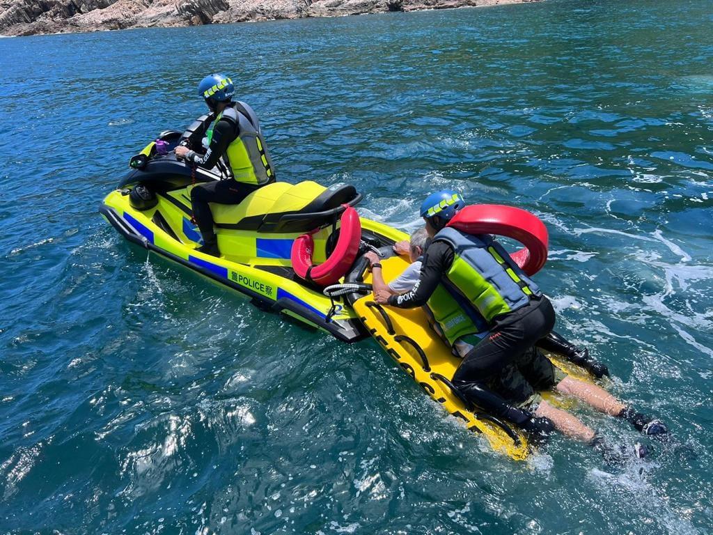 七旬老翁龍蝦灣綑邊遊墮崖疑遇溺　水警水上電單車救起