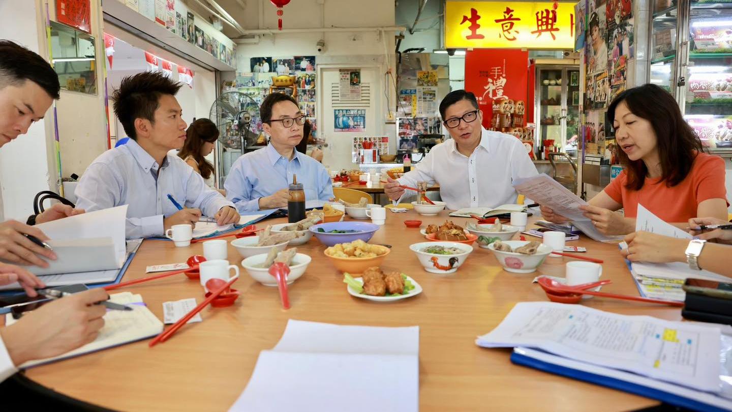 Ray Online｜鄧炳強星洲訪問　邊吃肉骨茶開早餐會(鄧炳強Facebook圖片)