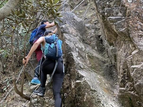 行山意外｜馬鞍山吊手岩中年漢行山時暈倒　直升機救起送院