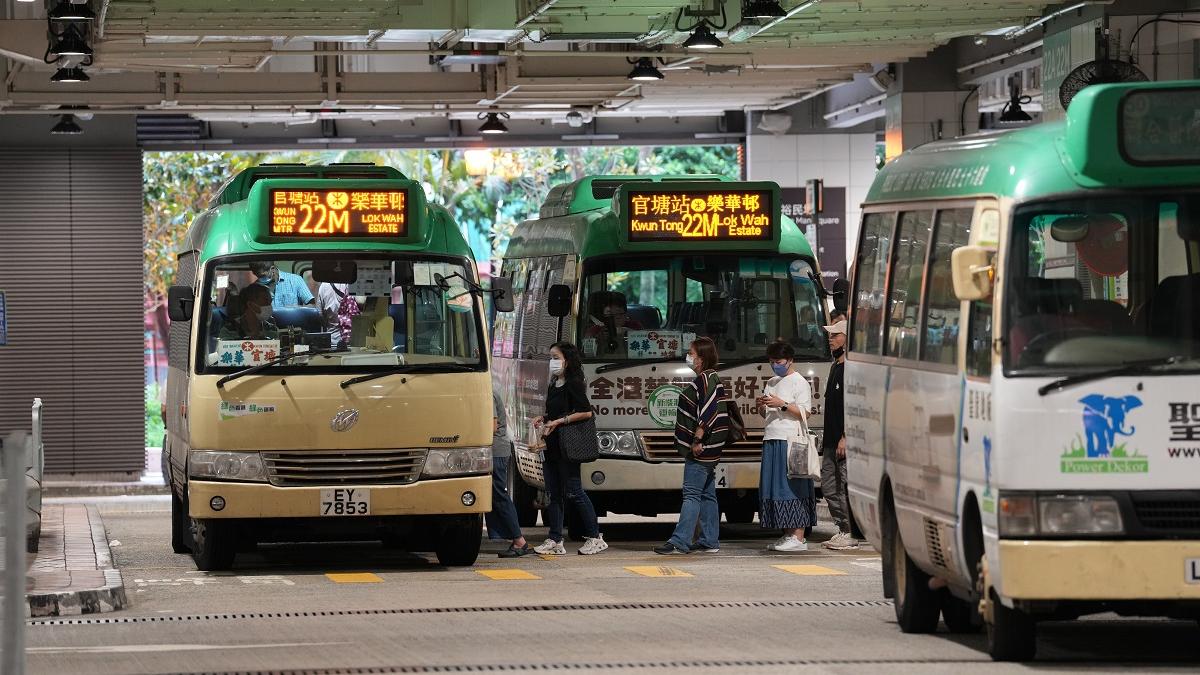 政府兩個月內共查核全港逾500條專營巴士、小巴和居民巴士路線。(資料圖片／陳奕釗攝)