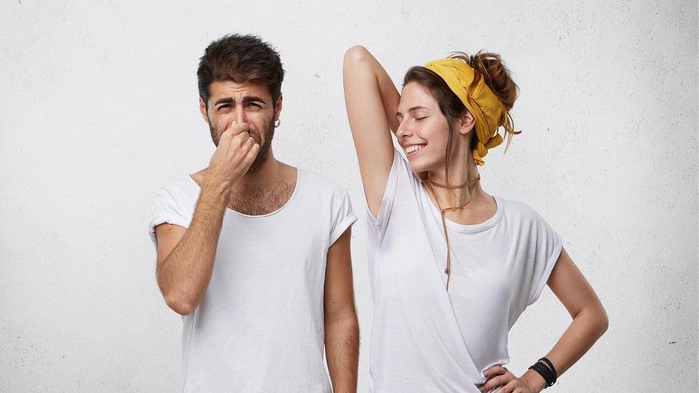 出汗｜汗味、狐臭點樣分？如何改善狐臭問題？手術？止汗劑唔應該出門口前用？