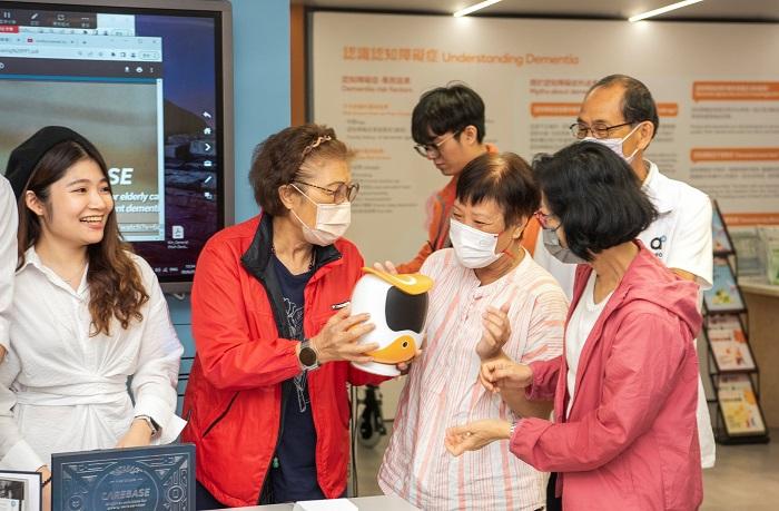 「認知障礙症」陪伴機械人