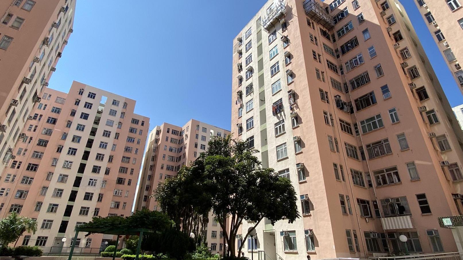 九龍灣德福花園最新錄長情業主沽貨大賺成交個案，中層兩房戶以530萬元易手，38年間大幅升值483萬。