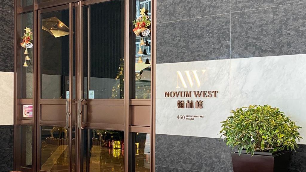 西營盤翰林峰一伙面積216方呎開放式單位，獲港大生以1.95萬元承租，業主享3.6厘租金回報。