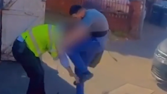 伯明翰破產｜兩交通督導員被暴民毆打「你已經無權」目撃者嘆︰打人者根本不知發生何事(有片)