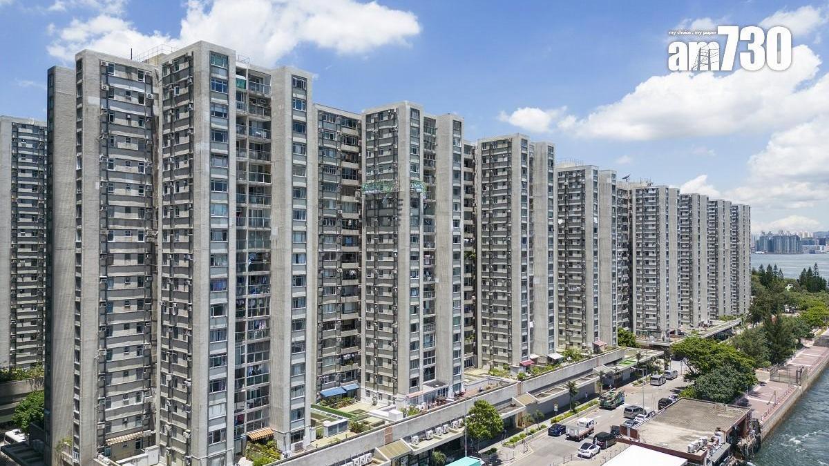 西灣河臨海屋苑鯉景灣最新獲長線投資者入市，斥1,060萬元購入一伙中層套三房單位，日後租金回報約有3厘。(資料圖片)