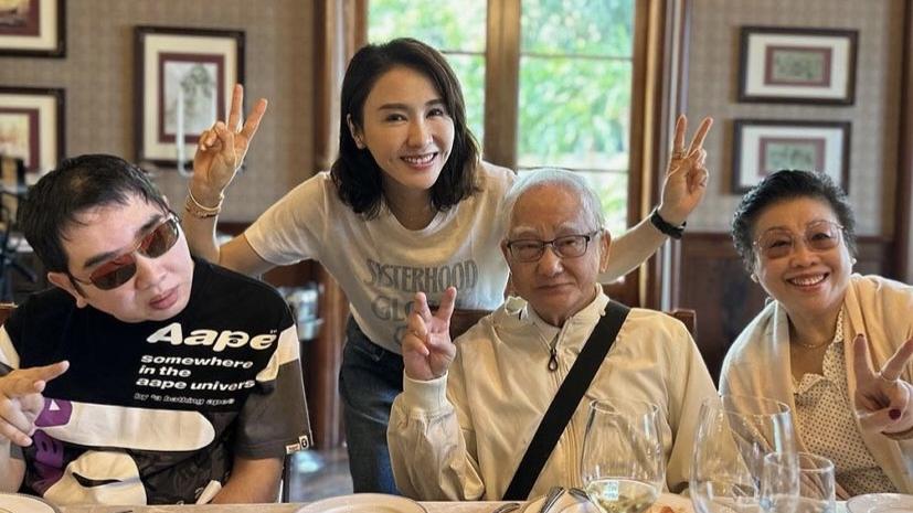 黎姿與家人遊澳門慶中秋 見到父母燦爛笑容感高興