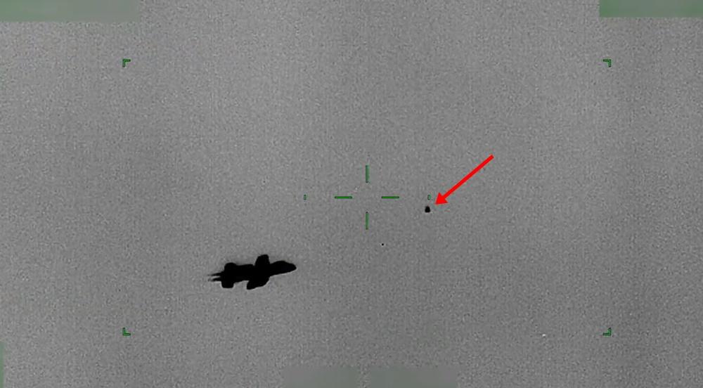 美國發放UAP證據，球體緊追戰機飛行遠超人類已知範疇。(X)