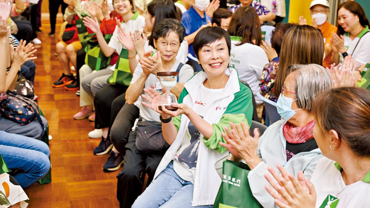 恒生義工隊 中秋佳節送暖社區