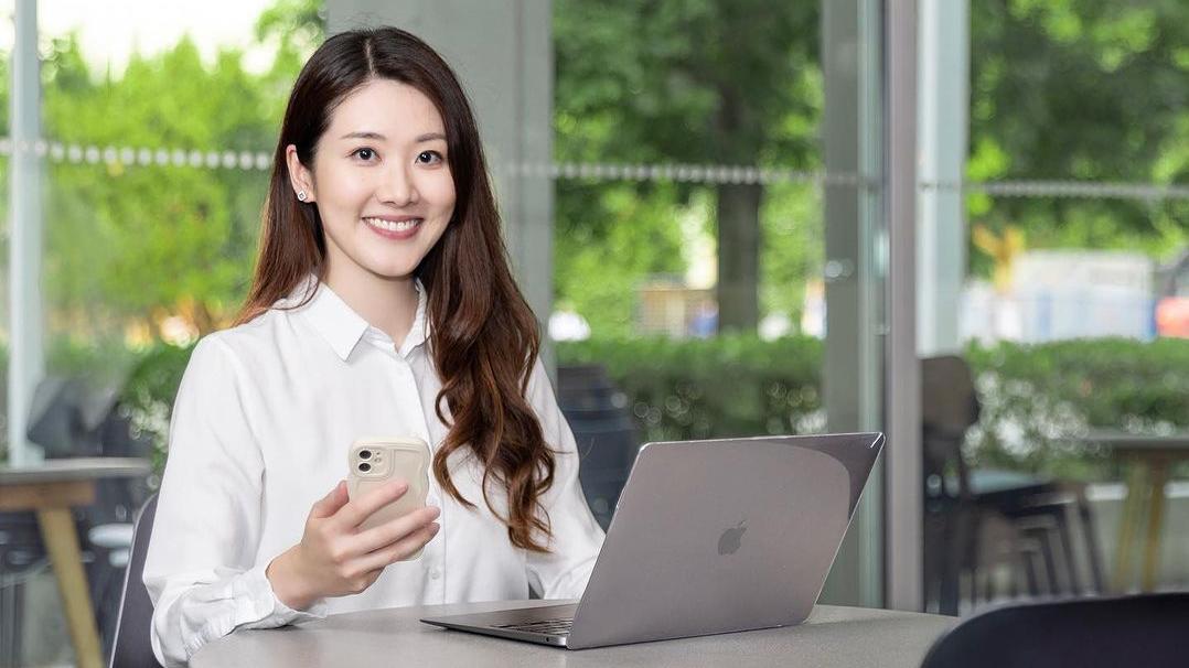 鄧佩儀稱留在加拿大發展 疑跟無綫結束賓主關係 