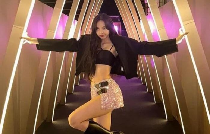 疑不續約待遇 Lisa Jisoo僅1助手陪出國