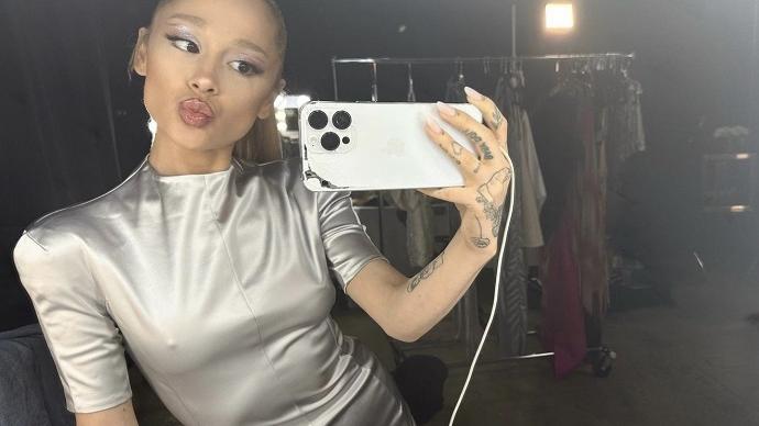 Ariana Grande凸點照sell美妝近300萬人讚