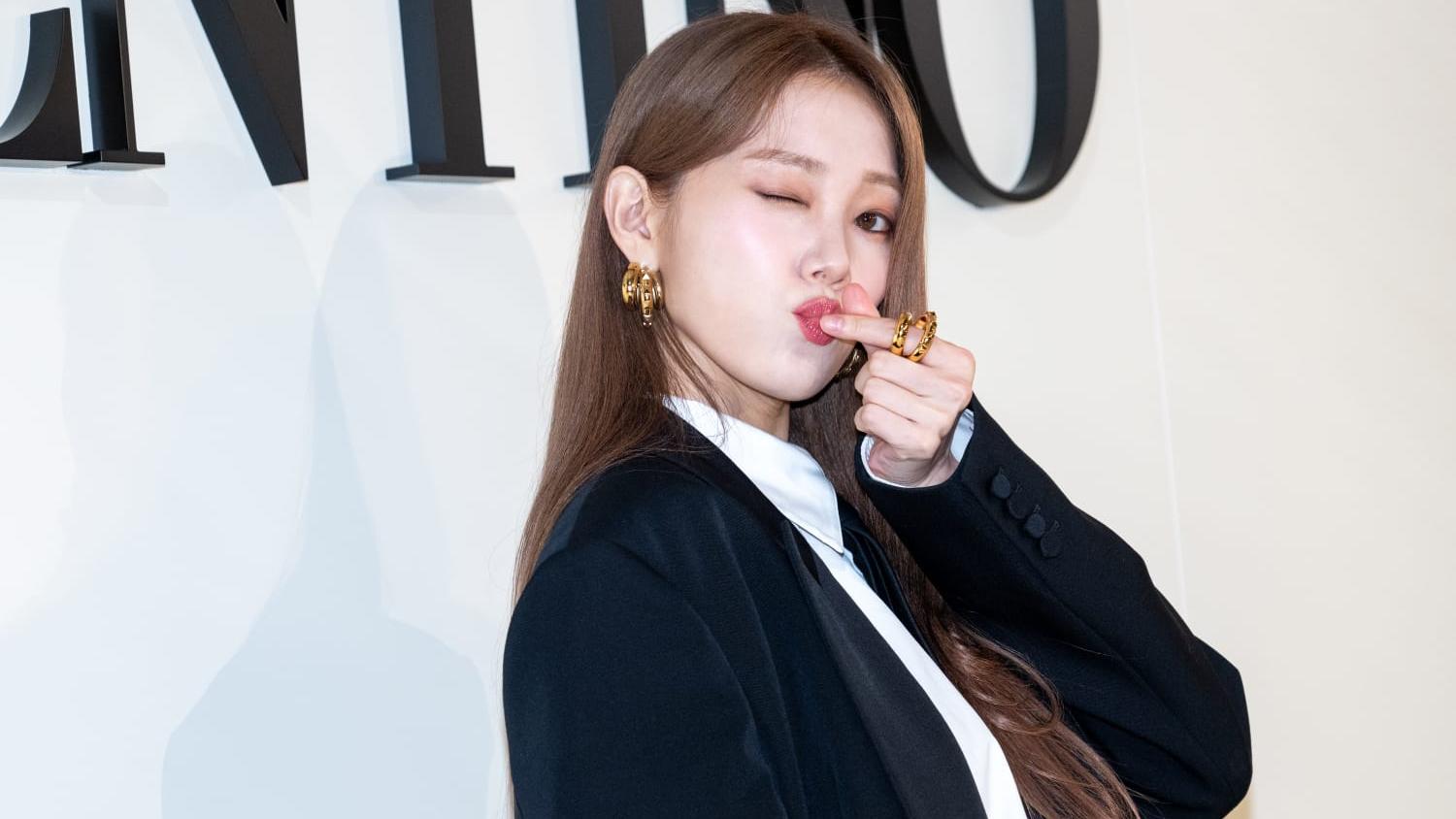 李聖經相隔6年再來港 大騷長腿派福利