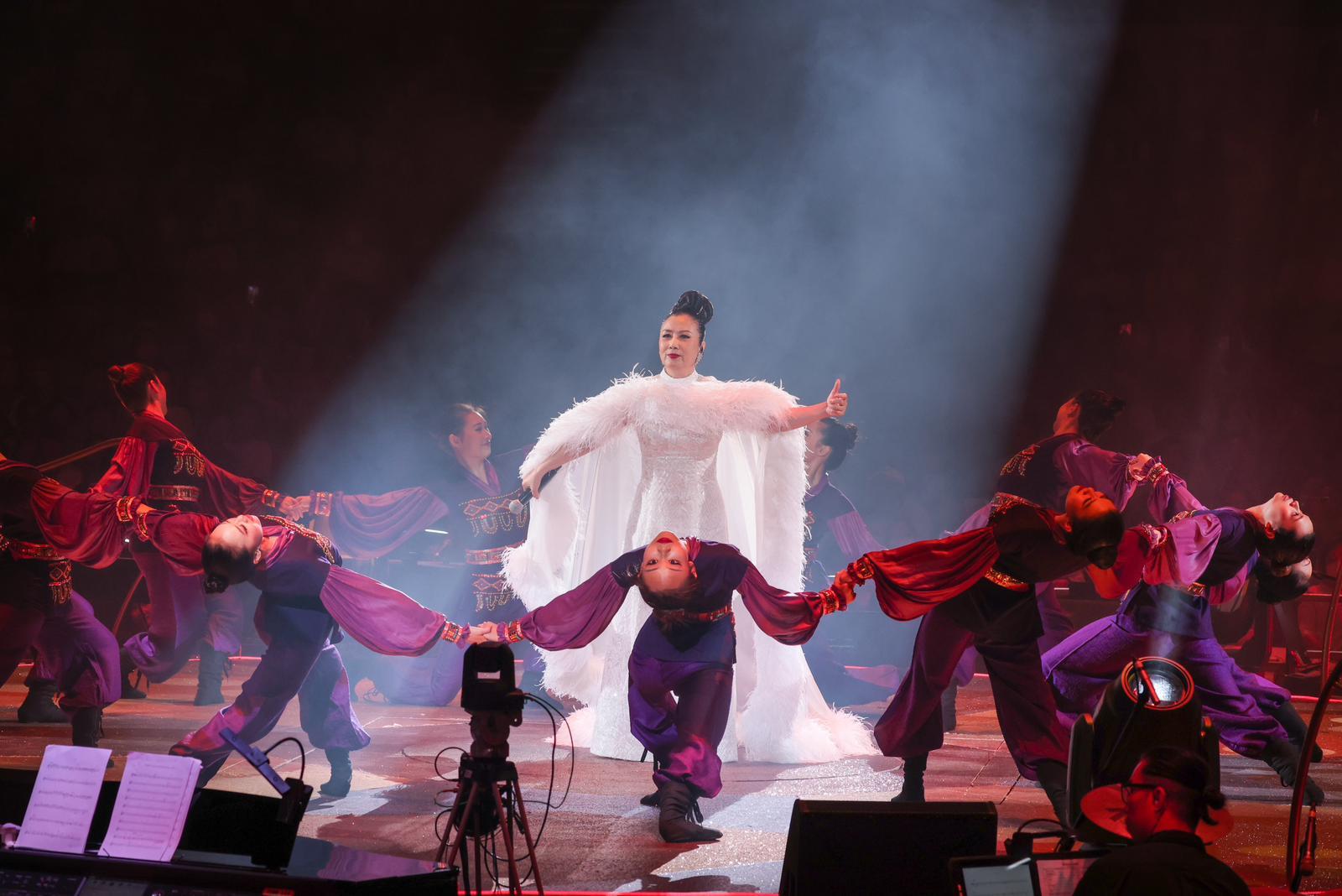 煇黃演唱會｜兩場紀念騷圓滿結束 汪明荃盼明年再登紅館