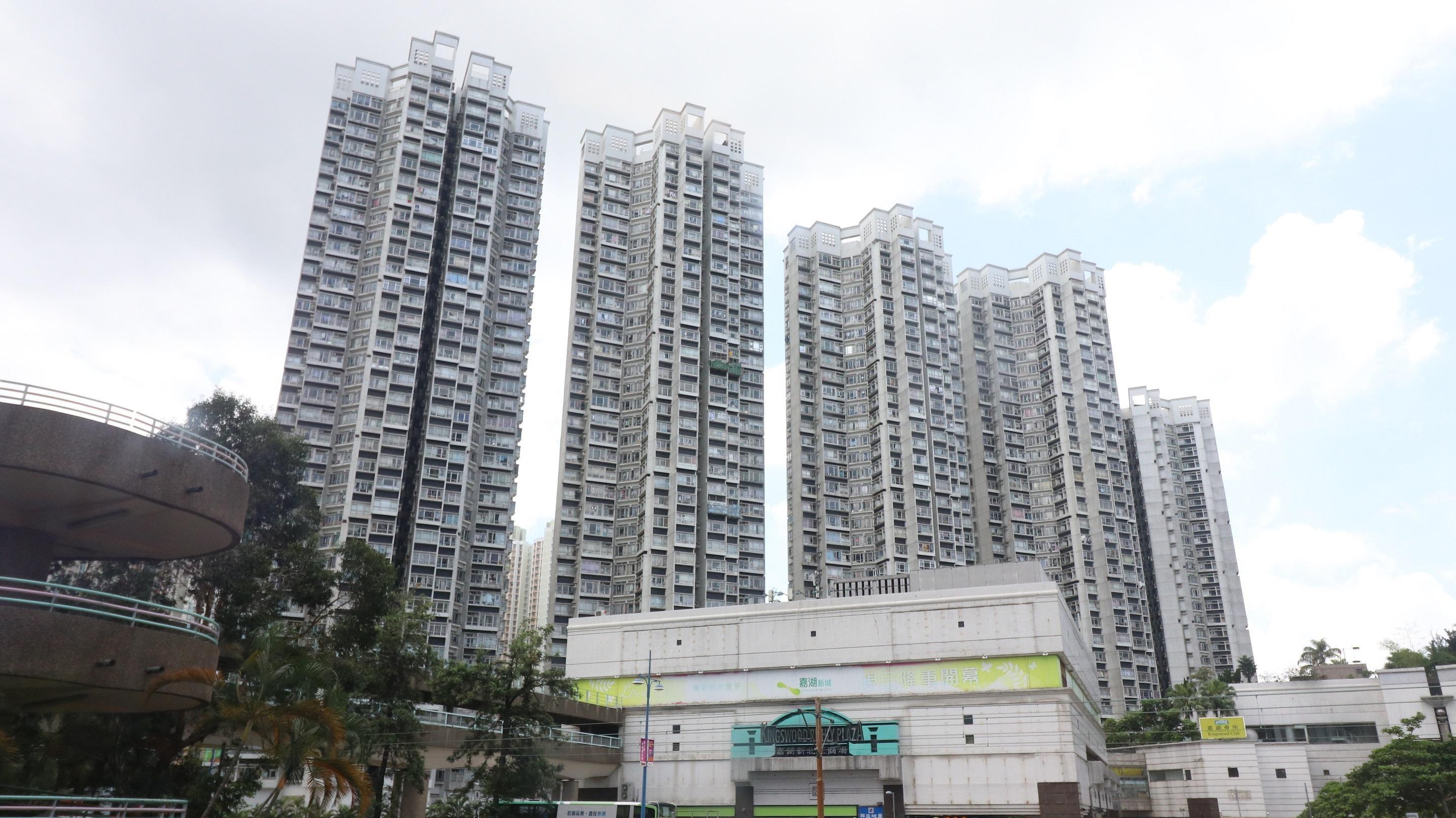 息口高企下，不少業主由買轉租，推動租務市場持續暢旺，天水圍藍籌屋苑嘉湖山莊上月共錄約82宗租賃成交，創8年來單月新高。