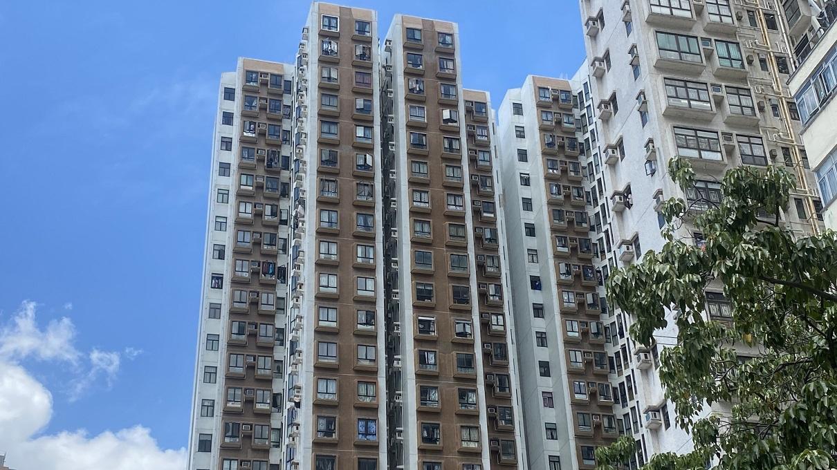 筲箕灣站上蓋的峻峰花園，放盤量一向不多，最新錄得一宗兩房單位放盤僅1 日，即獲上車客承接。