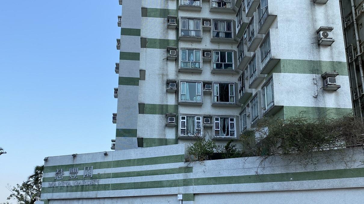 屯門慧豐園沿海而建，共由19座住宅物業組成。