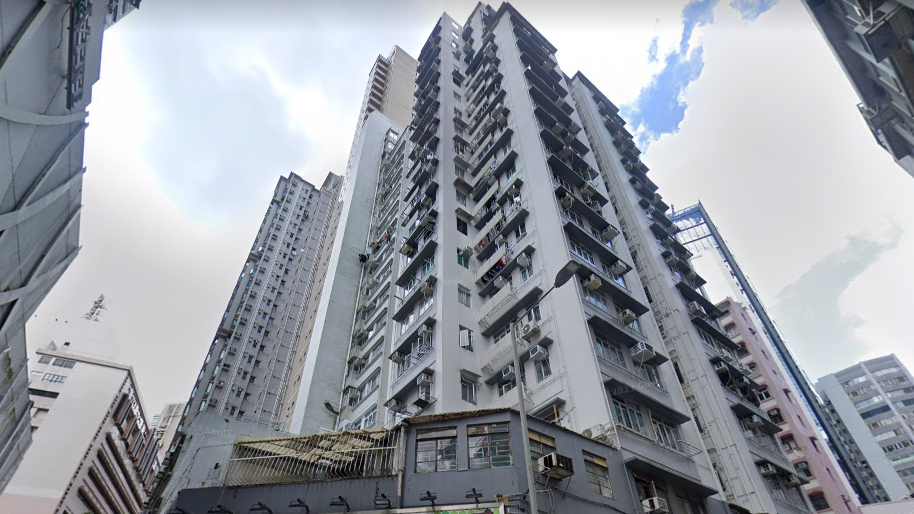 有用家擔心政府「撤辣」後樓價會回升，遂加速入市步伐，斥578萬元購灣仔單幢舊樓樂景大樓兩房自用。