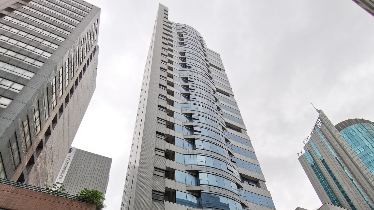 長沙灣華匯廣場中層全層意向價2880萬 一單位每呎叫租21元｜工廈市況