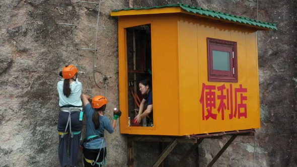 全球最不方便的便利店曝光 超難去為何顧客仍絡繹不絕？