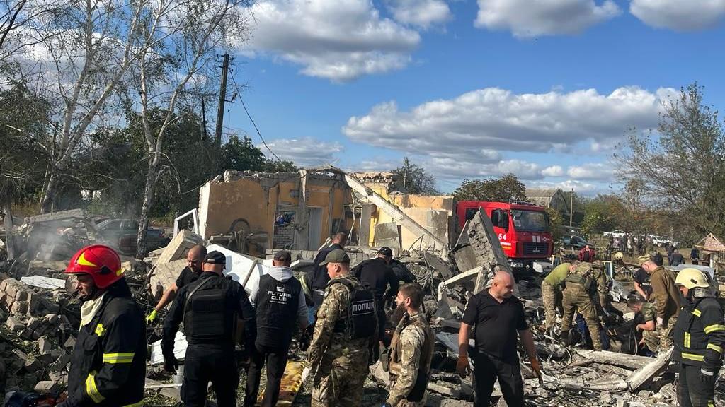 俄導彈襲哈爾科夫51死，咖啡店近乎被夷為平地。(X)