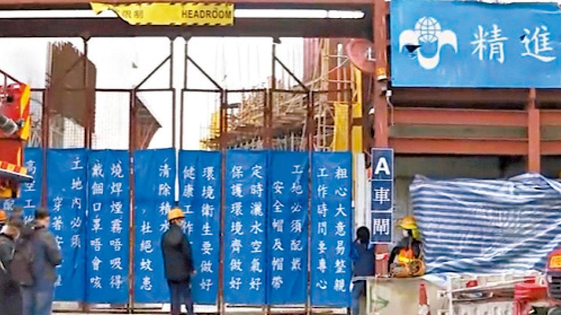 去年油塘一地盤有工人被巨型工字鐵壓斃。