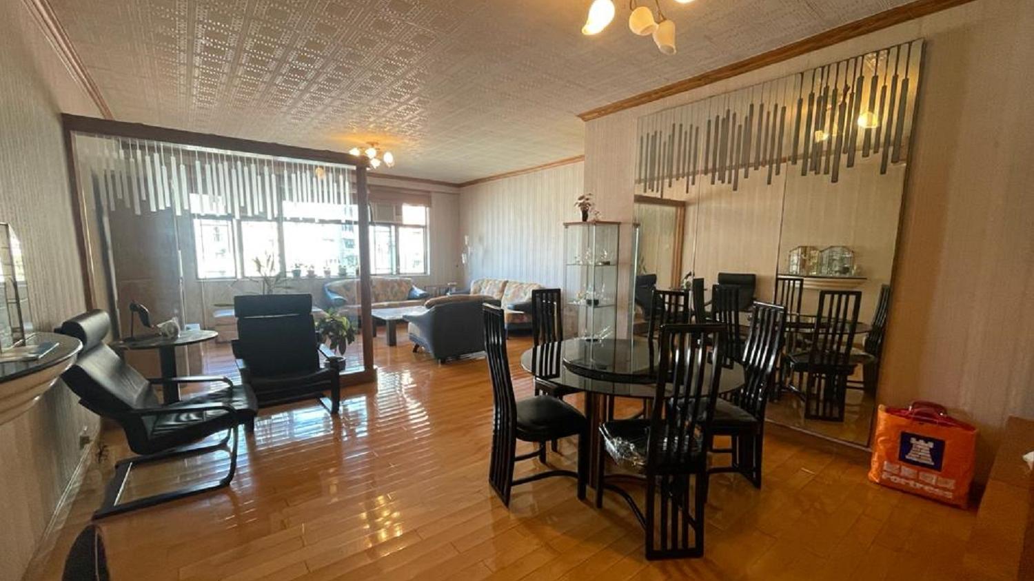 偌大的的客飯廳相當實用見使。