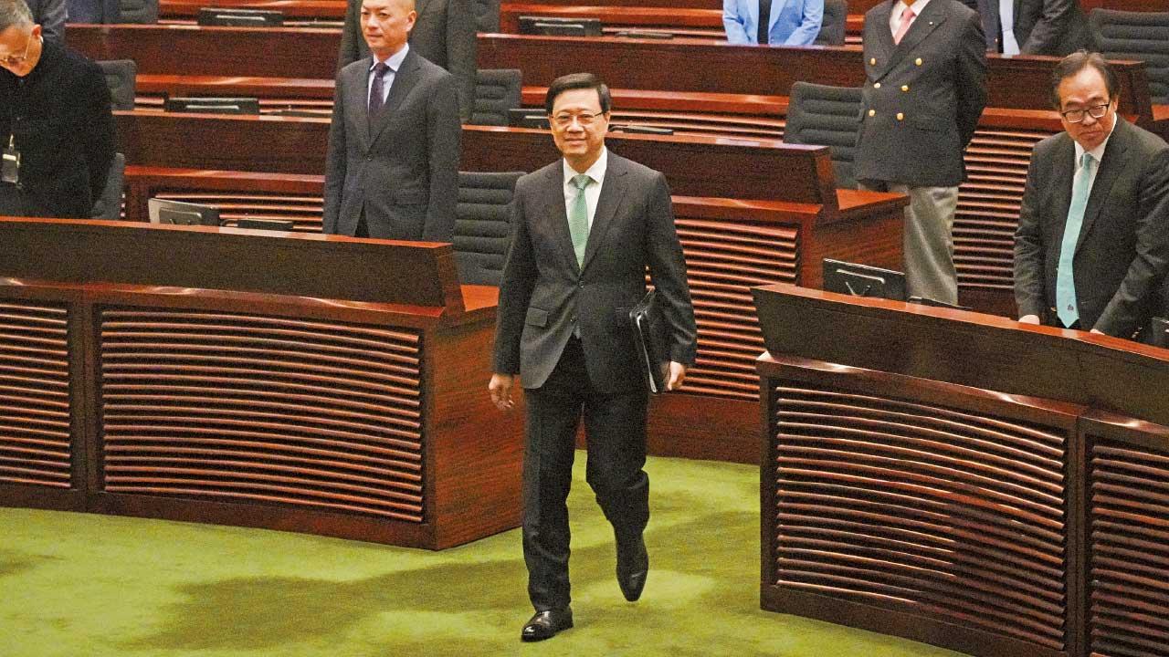 論施政報告談幸福感 李家超：勿只追求物質 多開闊眼界 未有支援「雪卵」 因鼓勵「盡早生」