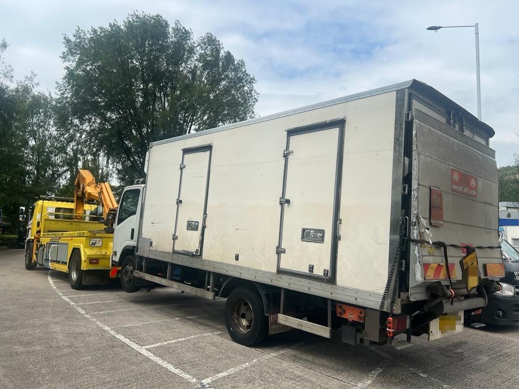 警打擊貨車違例發逾1200張牛肉乾 另截獲被通緝司機