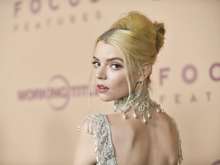 《后翼棄兵》安雅泰萊采兒婚紗曝光 150嘉賓240萬婚禮